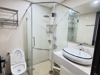 Cho thuê nhà 6 tầng có thang máy đầm trấu, hai bà trưng 2