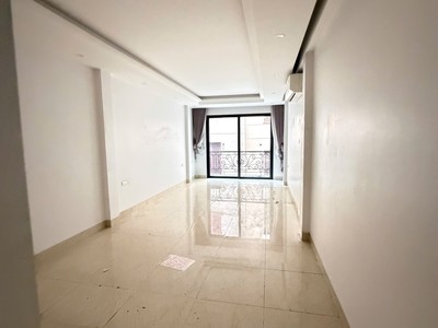 Cho thuê nhà 6 tầng có thang máy đầm trấu, hai bà trưng 3
