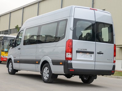 Cuối tuần cần xe LEXICO luôn sẵn sàng phục vụ 7