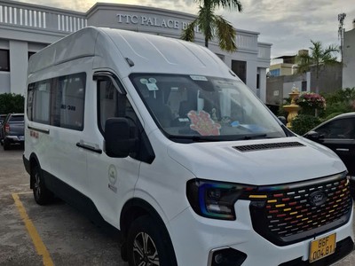 Cần bán Ford Transit Premium 16 chỗ   Đời 2024 0