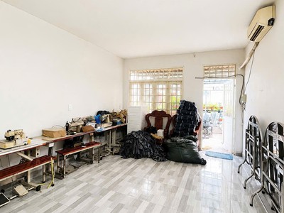 Chính chủ bán nhà mặt phố kd sát chợ 1 trệt 1 lầu, 92.4m2, 3pn, đường đặng minh trứ, p.10, tân 4