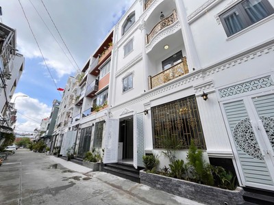 Nhà ngang 10m, có thang máy, cạnh phú mỹ hưng, chỉ hơn 8 tỷ 1