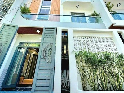 Nhà rộng hơn 6m, có phòng ngủ tầng trệt, cạnh phú mỹ hưng, chỉ 6.3 tỷ 0
