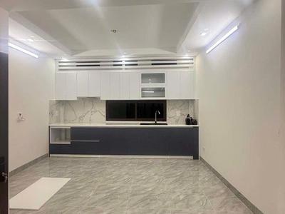 nhà mới thang máy chỉ 11,5 tỷ hiếm giữa lõi đống đa 4