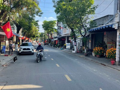 Bán đất - tặng nhà cấp 4 mt đường tôn đản - trục đường kinh doanh 2