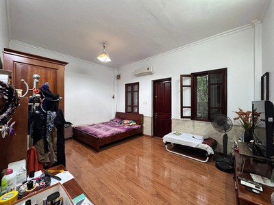 Bán nhà mặt phố hàm long, 65m2, mặt tiền 5.7m, 59.5 tỉ, vị trí đẹp, kinh doanh đỉnh, pháp lý chuẩn 2
