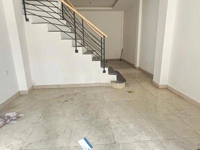 Cho thuê nhà phân lô ngõ 180 Hoàng Quốc Việt - Dt 50m2 x 5 tầng mỗi tầng 2 phòng đủ Đh, Ngõ để ôtô 0