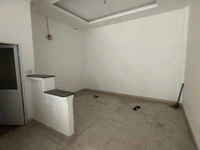 Cho thuê nhà phân lô ngõ 180 Hoàng Quốc Việt - Dt 50m2 x 5 tầng mỗi tầng 2 phòng đủ Đh, Ngõ để ôtô 4