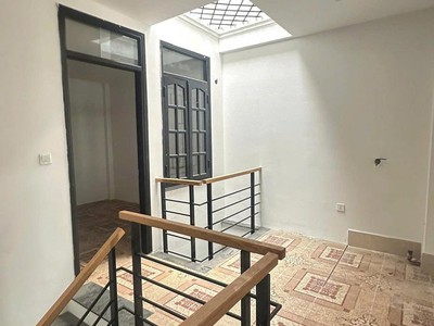 Cho thuê nhà phân lô ngõ 180 Hoàng Quốc Việt - Dt 50m2 x 5 tầng mỗi tầng 2 phòng đủ Đh, Ngõ để ôtô 5