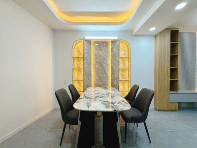 Nhà 65m    giá 12 tỷ, vị trí đắc địa ở quận 7 3
