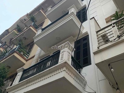 Cho thuê nhà phân lô ngõ 180 Hoàng Quốc Việt - Dt 50m2 x 5 tầng mỗi tầng 2 phòng đủ Đh, Ngõ để ôtô 1