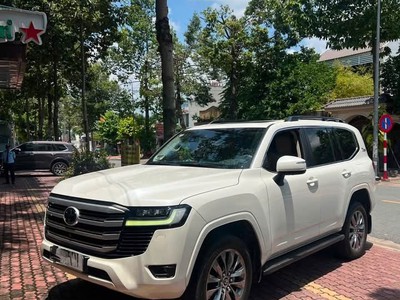 Land Cruiser LC300 sản xuất 2021. Giá chỉ loanh quanh 4 đồng. 2