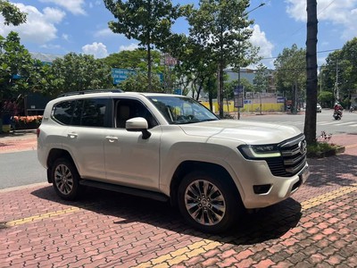Land Cruiser LC300 sản xuất 2021. Giá chỉ loanh quanh 4 đồng. 4