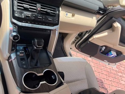 Land Cruiser LC300 sản xuất 2021. Giá chỉ loanh quanh 4 đồng. 7