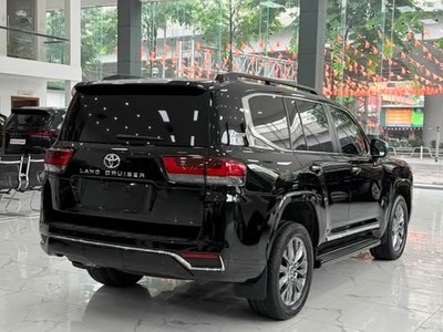 Bán Land Cruiser LC300 sản xuất 2022. Xe chạy ít. Giá cực rẻ. 4