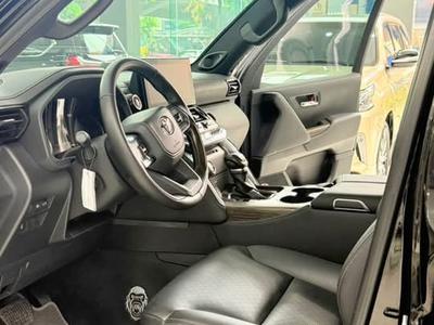 Bán Land Cruiser LC300 sản xuất 2022. Xe chạy ít. Giá cực rẻ. 7