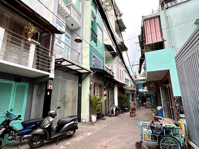 Bán nhà đ.bến vân đồn- trước nhà rộng 6m- chỉ 3.7t- gần ngay cầu nguyễn văn cừ và phố đi bộ 4
