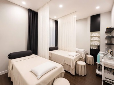 Tọa lạc ngã 4 âu cơ quận 11 - hxh cách 3 căn mặt tiền - ngang 4.3m - 4 tầng mới đẹp - 47m 3