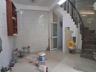 Cho thuê nhà 4 tầng mặt tiền 84 Lê Đình Lý khu vực dân cư đông đúc, giao thông thuận 6