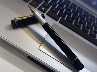 Bút Ký Kim Loai Khắc Tên Logo Theo Yêu Cầu - Phù Hợp Làm Qùa Tặng 0
