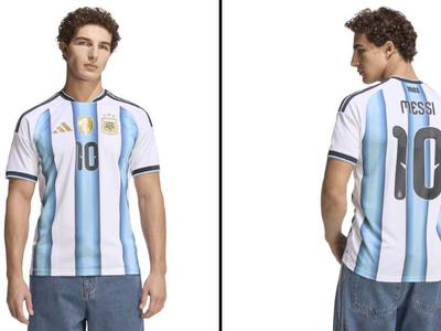 Các mẫu áo đấu đội tuyển Argentina qua các mùa 0