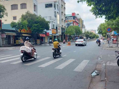 Chủ định cư cần bán gấp nhà mặt tiền nuyễn sơn kinh doanh sầm uất tân phú 6 tầng 90m2 nhỉnh 20 tỷ 0