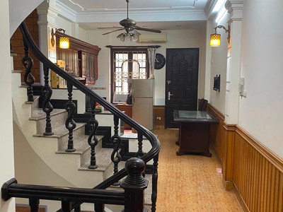 Cho thuê nhà ngõ 118 Nguyễn Khánh Toàn, 60M x 5 Tầng làm Vp, lớp học, Online, Gđ ở 9