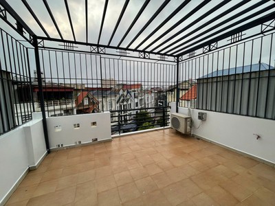 Cho thuê nguyên căn sân cổng phố Văn Cao, DT: 90m2, 4 ngủ khép kín. 7