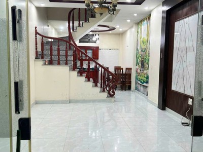Cho thuê nhà nguyên căn 3 tầng có đồ , ô tô đỗ cửa tại Kiều Sơn ,Văn Cao 3