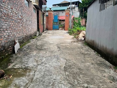 Bán 3 lô đất liền kề đối diện sở điện lực, ôtô đỗ cửa, 2 đường đi vào, sau cửa hàng quần áo 5s đi 1