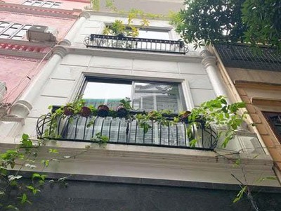 Cho thuê nhà đẹp ngõ 421 Hoàng Quốc Việt - 50M2 x 4 TẦNG - Vị trí đắc địa - Giá chỉ 18 triệu/tháng 0