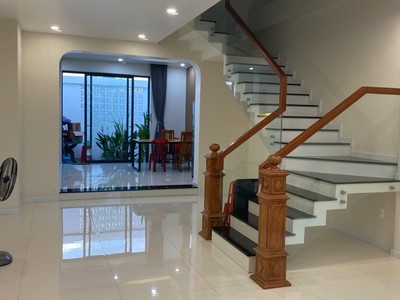 Bán nhà đẹp 3 tầng bê tông cốt thép - đường nhựa 12m - sẵn sổ hồng - full thổ cư. 2