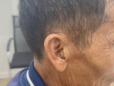 Tôi biết đeo trợ thính sẽ nghe rõ hơn...Nhưng ngại mọi người nhìn thấy 2