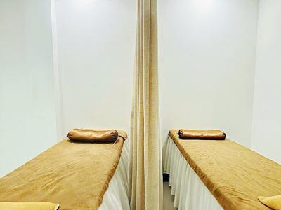 Nhà phố dòng tiền 2.000usd/tháng - gần chợ bến thành - 4 tầng, 62m2 chỉ 22 tỷ - đường thông, ôtô 3