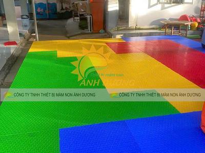 Bục sân khấu nhựa lắp ghép mầm non, sàn bục sân khấu cho mầm non bằng nhựa 1