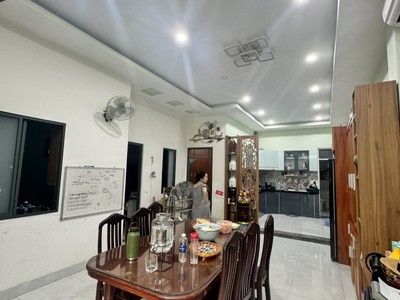 Bán biệt thự mini, dt 200m2,  đường số 11, linh trung, thủ đức, tp hcm,  sổ hồng riêng. giá 12,4 tỷ. 2