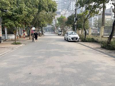 Bán 122,7m2 đất đấu giá Thượng Thanh, có nhà xưởng cho thuê 15tr/tháng, ô tô tải tránh, kinh doanh 0