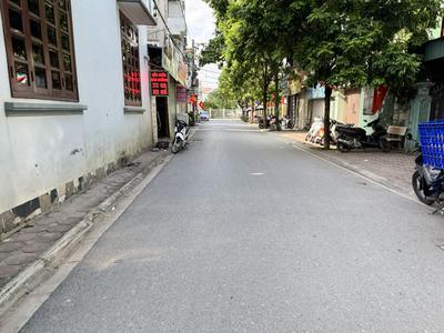 Bán 122,7m2 đất đấu giá Thượng Thanh, có nhà xưởng cho thuê 15tr/tháng, ô tô tải tránh, kinh doanh 1