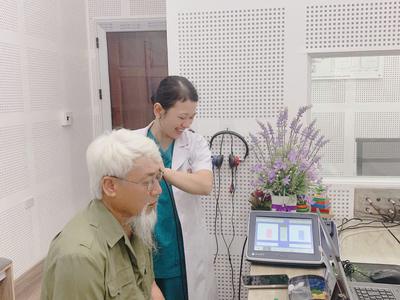 Máy trợ thính - Món quà ý nghĩa cho bác thương binh 3
