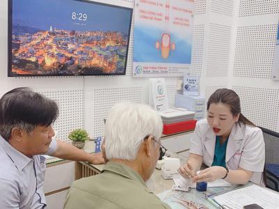 Máy trợ thính - Món quà ý nghĩa cho bác thương binh 6