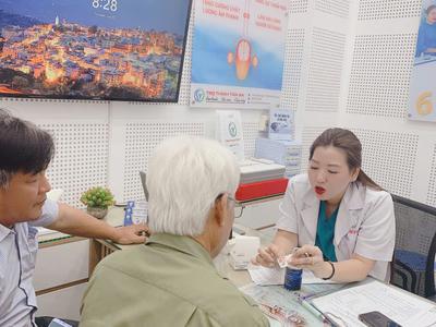 Máy trợ thính - Món quà ý nghĩa cho bác thương binh 7