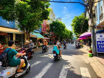 Cho thuê nhà mặt tiền thống nhất 64m -4tầng- ngay cạnh chợ, ngã tư 1