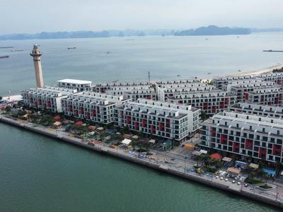 Cần bán 4 căn shophouse mặt cảng Sun Porto Town Hạ Long 127.5m2, giá tốt 1
