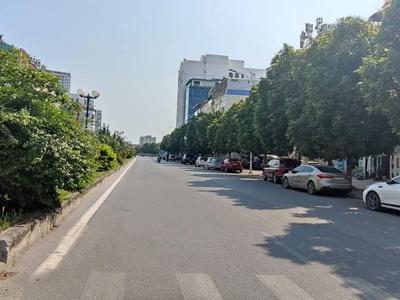 95 tỷ - bán  nhà mặt phố nguyễn văn cừ, long biên,195m2, mt 8.2m, vỉa hè rộng, kinh doanh. 0