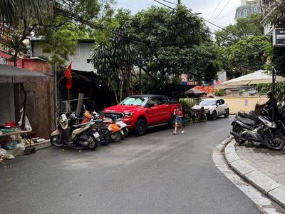 Chính chủ gửi bán nhà phố đội cấn ba đình lô góc 2 mặt thoáng, ô tô đỗ cửa, mt 7.6m, 10.8 tỷ 0