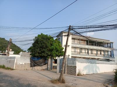 Bán lô đất diện tích lớn 3 mặt tiền đường Ngô Đến Nha Trang, tặng nhà biệt thự 3 tầng 1