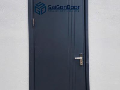Cửa thép vân gỗ đen cá tính, sang trọng, nổi bật mọi mặt tiền 0