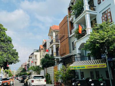 Bán nhà mặt tiền cù lao - ngay phố ẩm thực phan xích long, 3,5x15m, 6 tầng,7pn, 16,5 tỷ 0