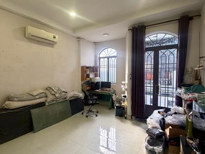 Bán nhà  60m2 -  ngang 4m nở hậu 4.4m - 7pn - căn góc thoáng gần chợ phạm văn hai 2