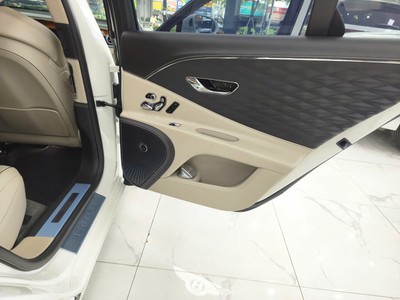 Bán xe Bentley Flying Spur 4.0V8 sản xuất năm 2021 Xe cá nhân sử dụng, mới đi có 9 nghìn Km, 5